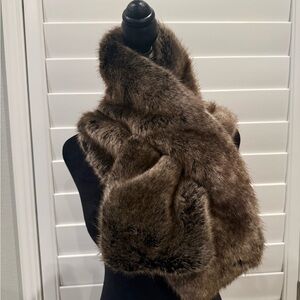 Stella & Dot Faux Fur Scarf in Gray